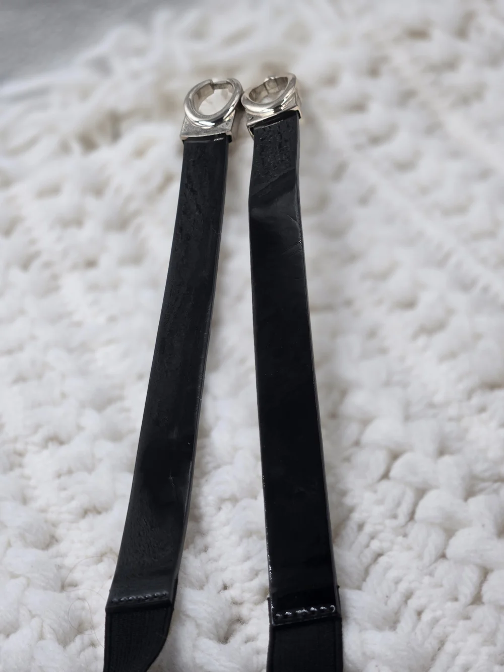 White House Black Market leather belt featuring a silver-tone buckle.